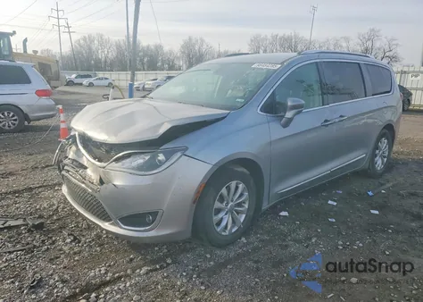 2019 Chrysler Pacifica Touring L z USA, uszkodzony, nr VIN 2C4RC1BG8KR594005